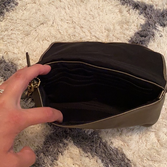 Clutch - Picture 2 of 3